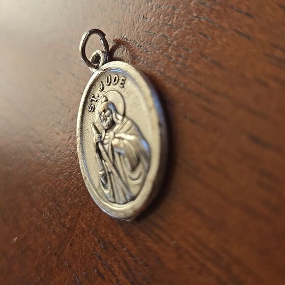 Silver Tone Oval St. Jude Pendant Medallion Jewelry Unisex Charm - Picture 2 of 14